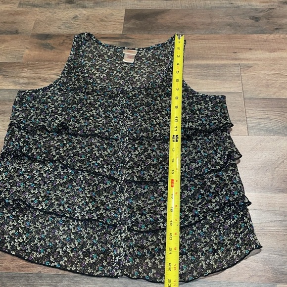 Lof of 5 Shirts.  Size Large. - Picture 6 of 12